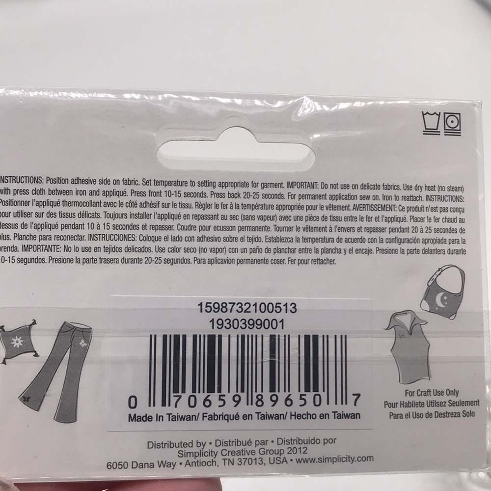 Simplicity Embroidered Iron-on/Sew-on Appliqué-Brown Poodle & Grey Yorkie - Picture 3 of 4